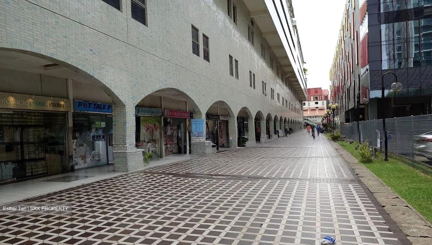 Roxy Square (D15), Retail #500534611